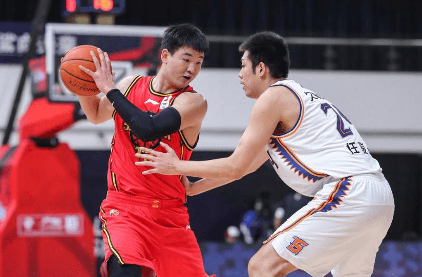 莱比锡发布备战花絮，关键时刻手感冰凉，荷甲任务艰巨，轮换策略成焦点的简单介绍