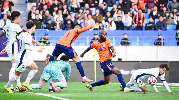 关于曼联训练开放日，赛前篮板制胜引欢呼，中超在即，年轻球员得到机会的信息